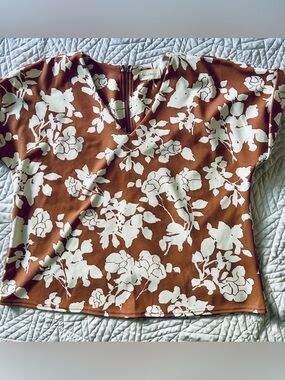 MELLODAY Brown and Cream Floral V-Neck Blouse Top